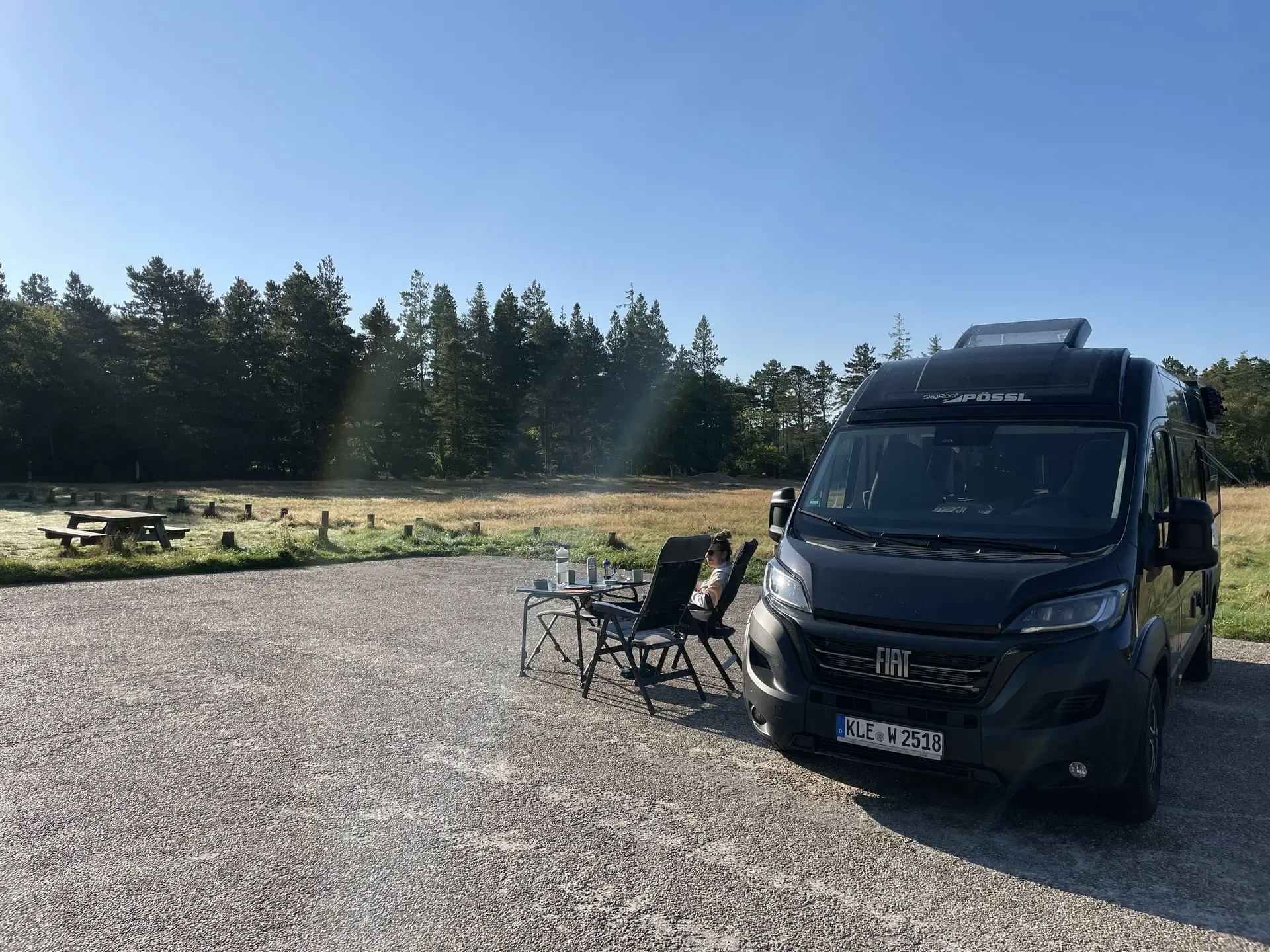 Blick auf einen schönen Campingplatz in Dänemark.
