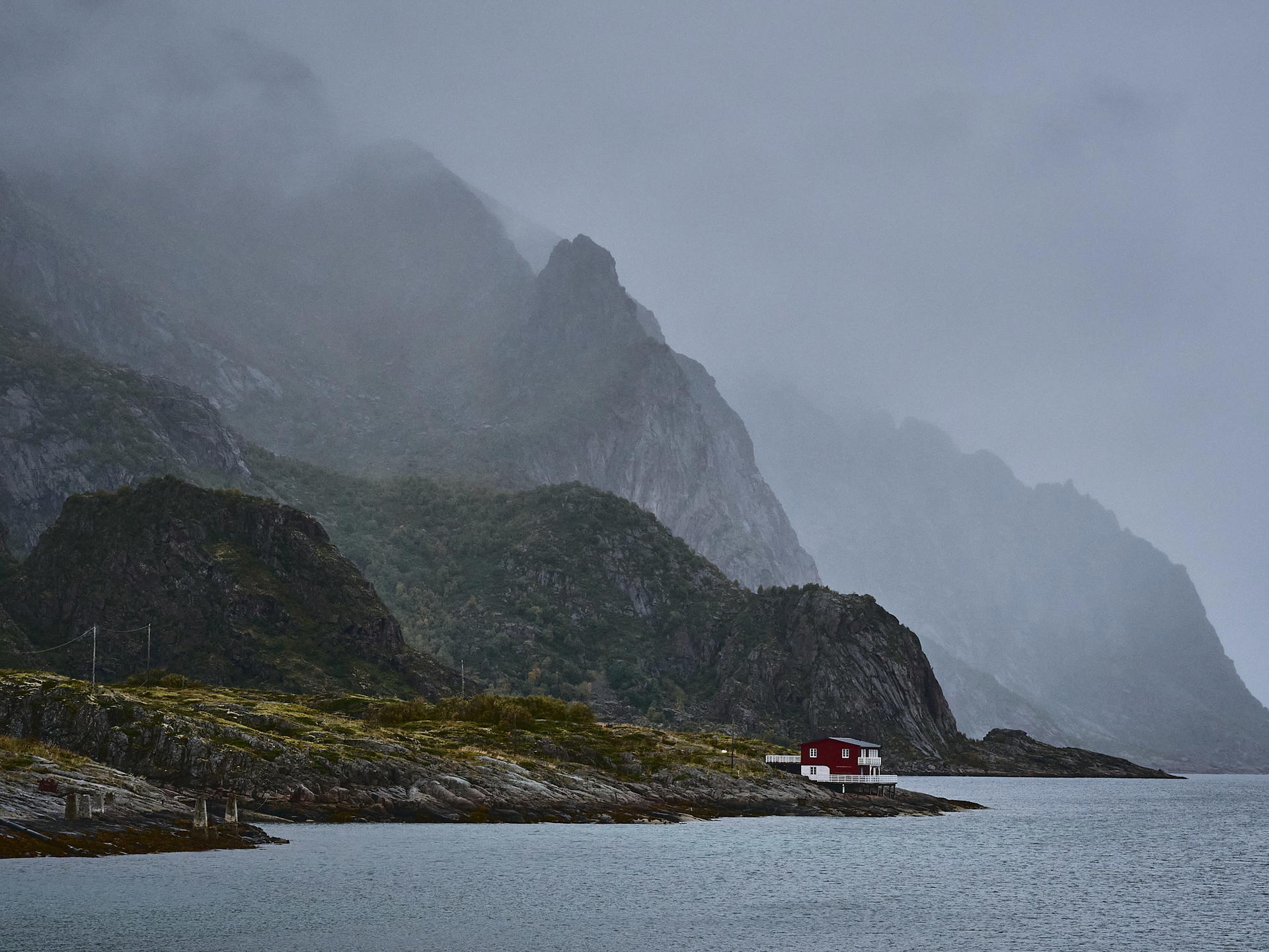 2025-09-24 19.04.36_Henningsvaer_2048.jpg