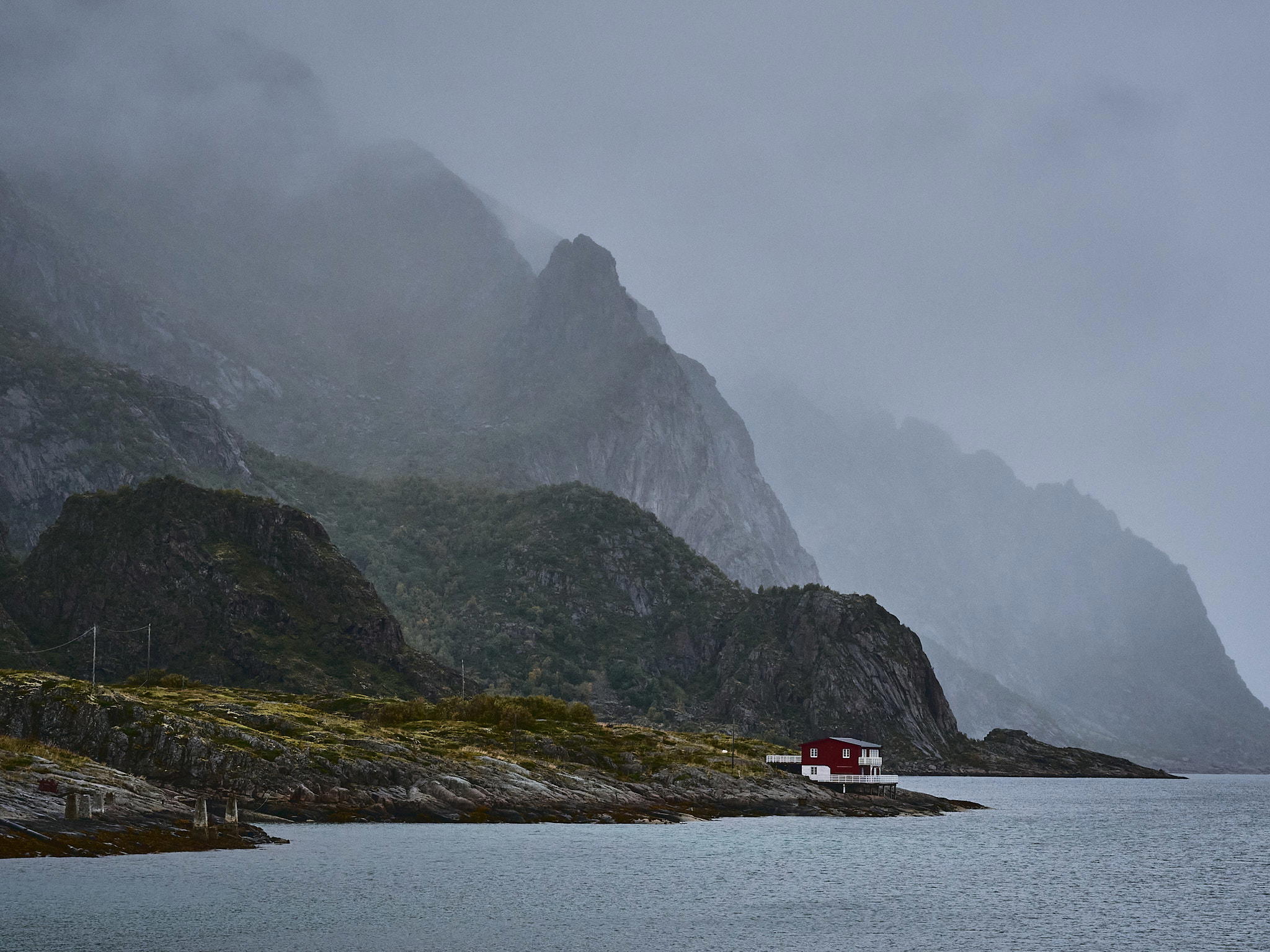 2025-09-24 19.04.36_Henningsvaer_2048.jpg