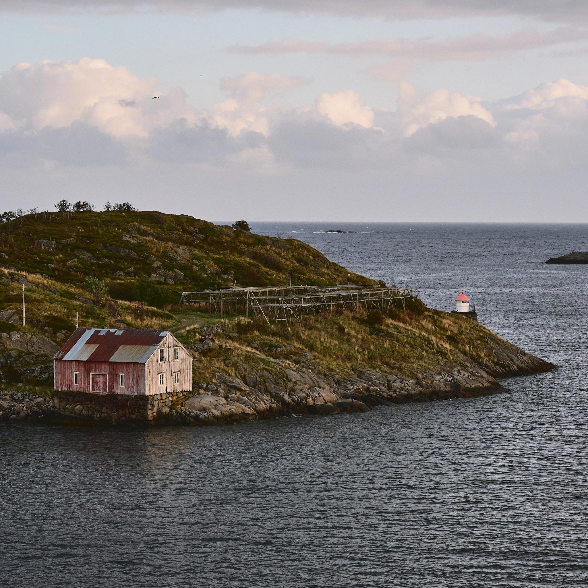 2025-09-25 16.40.38_Henningsvaer_2048.jpg