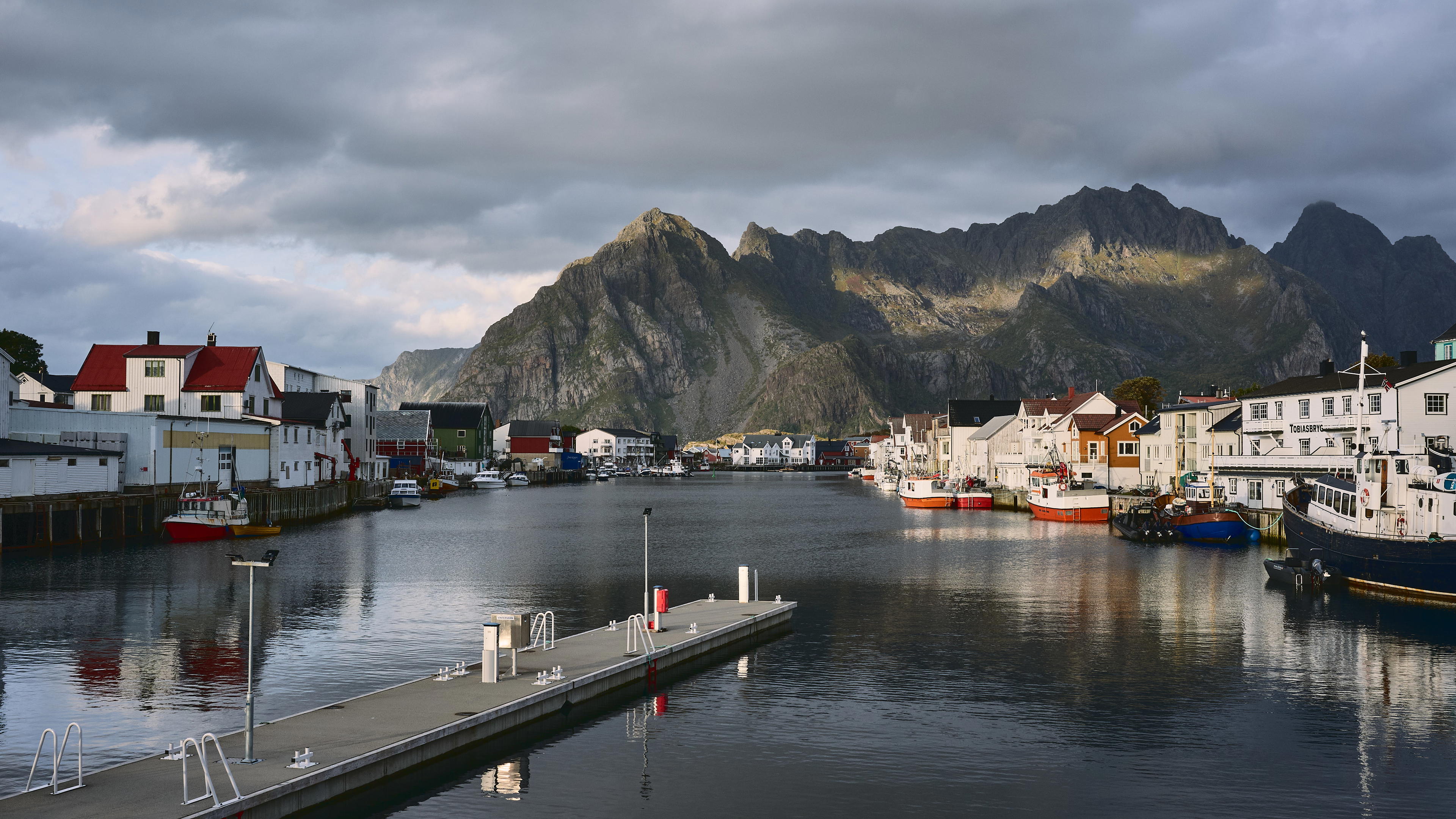 2025-09-25 16.55.32_Henningsvaer_4096.jpg