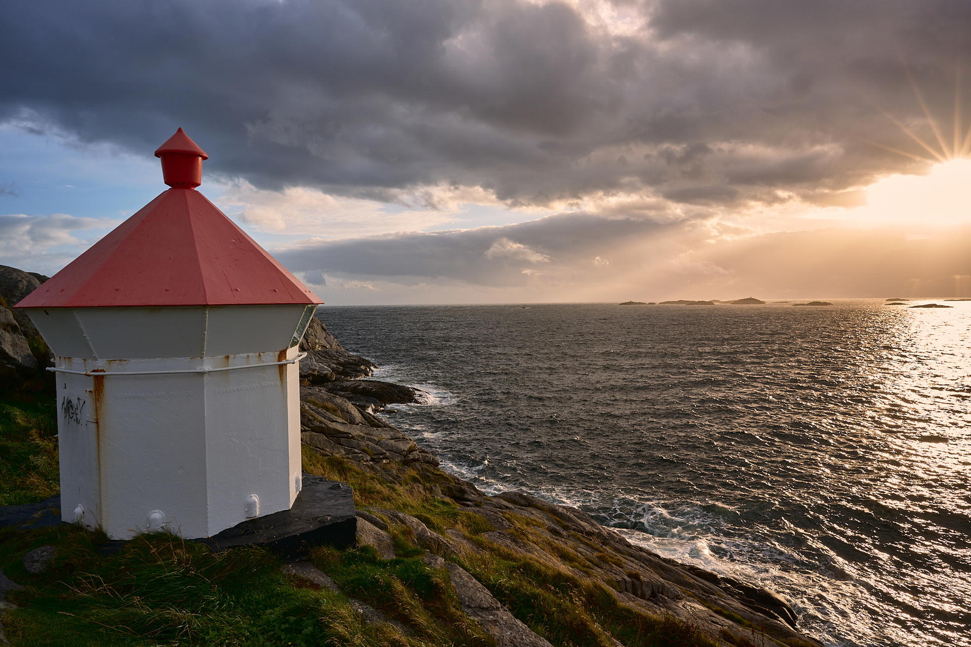 2025-09-25 17.05.17_Henningsvaer_2048.jpg