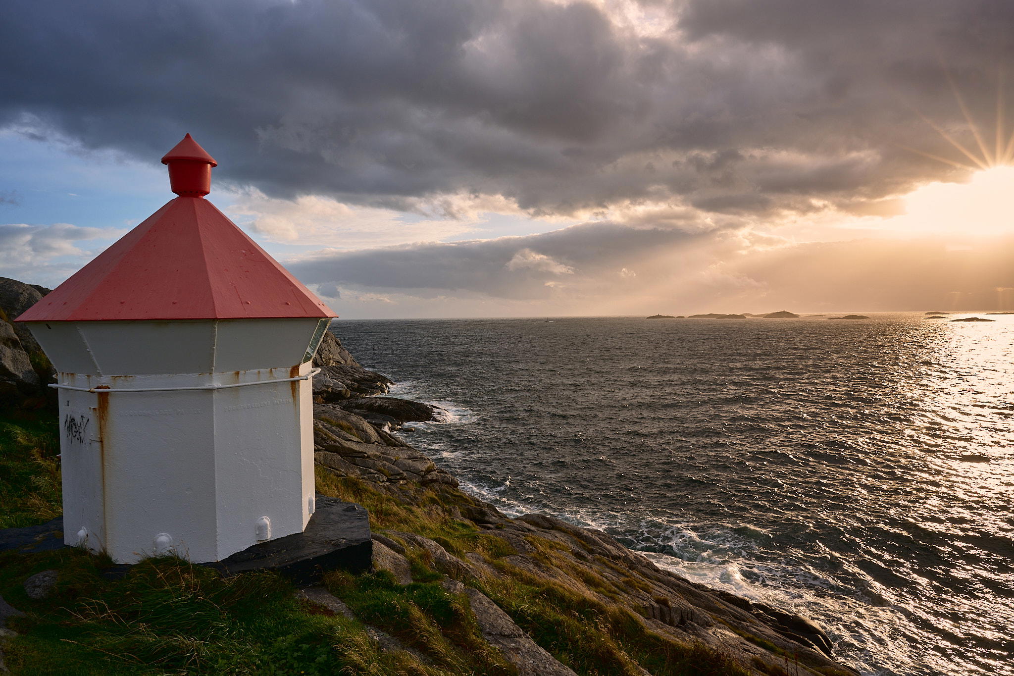 2025-09-25 17.05.17_Henningsvaer_2048.jpg