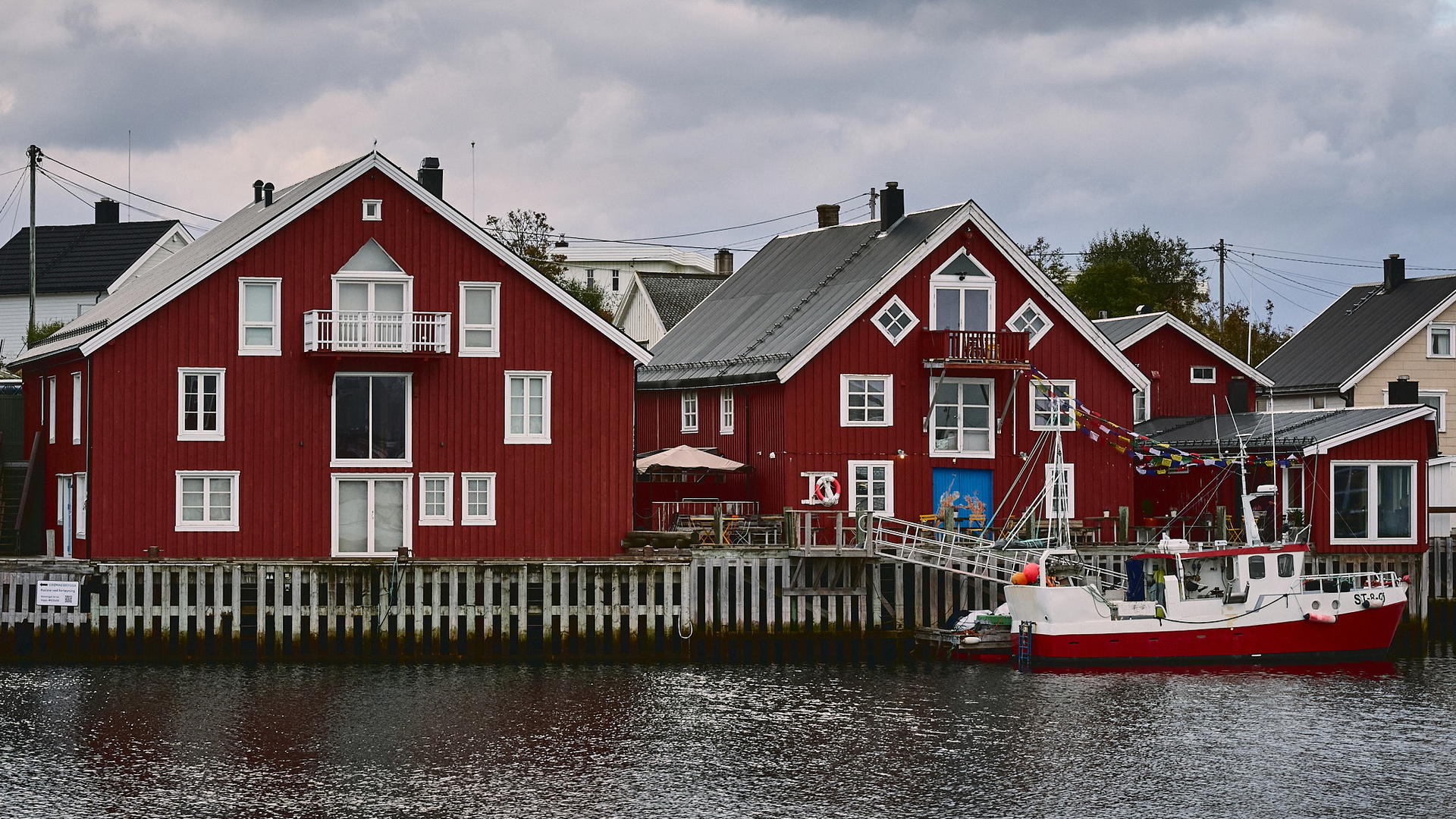 2025-09-25 17.27.14_Henningsvaer_2048.jpg