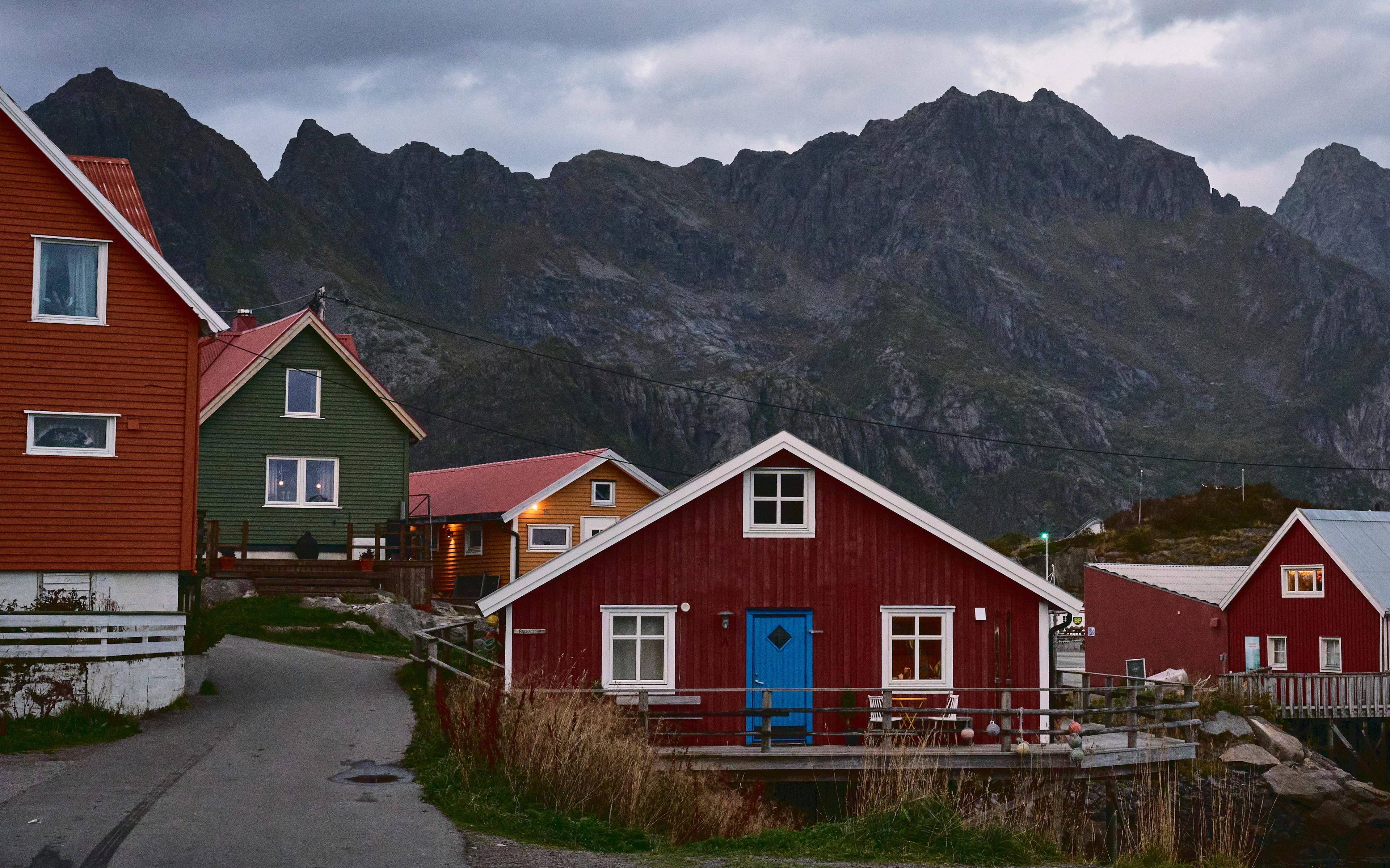 2025-09-25 18.57.17_Henningsvaer_4096.jpg