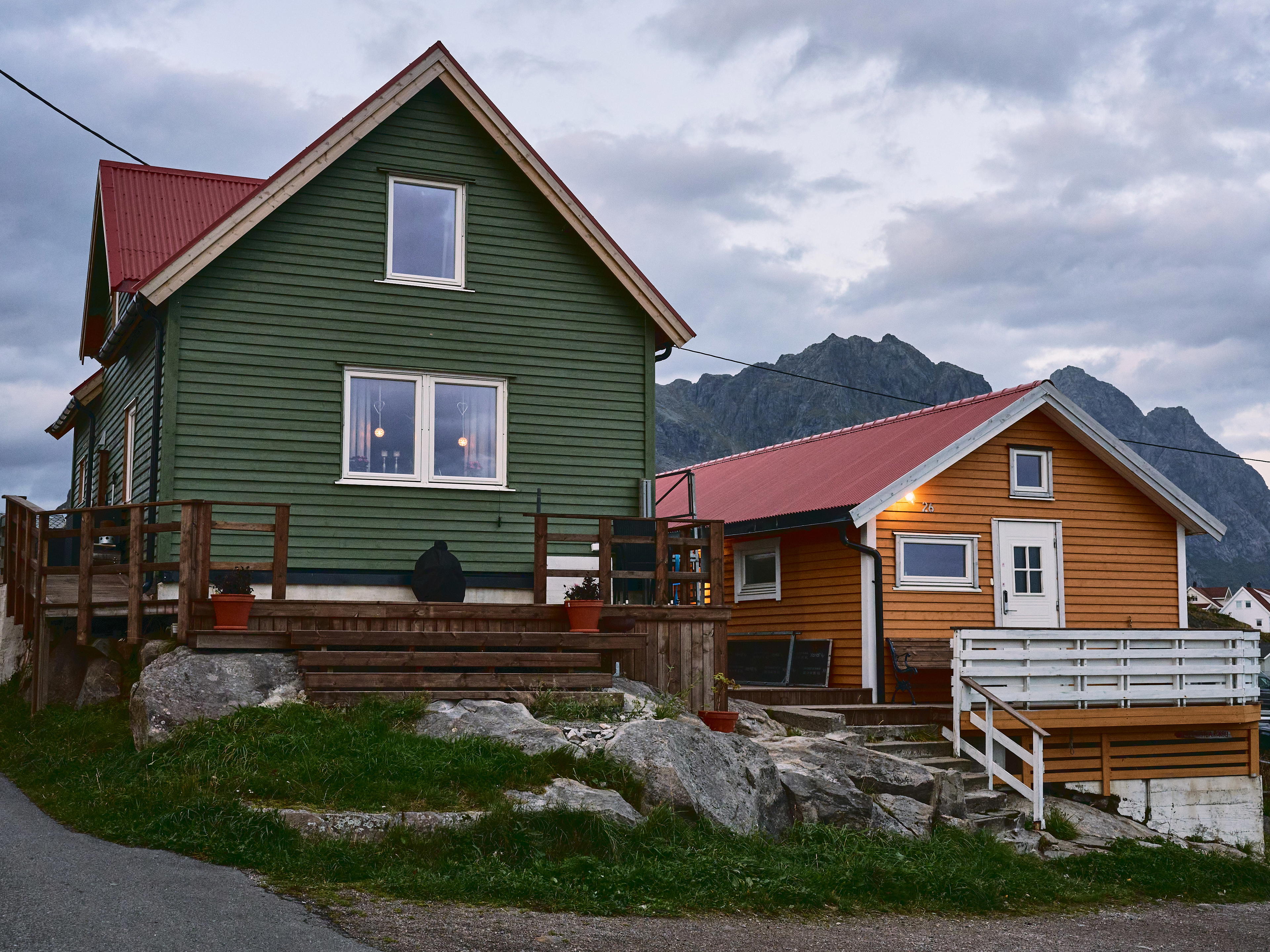 2025-09-25 18.59.17_Henningsvaer_4096.jpg