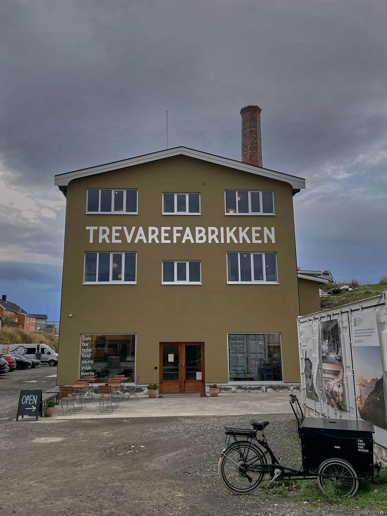 2025-10-05 16.32.36_Henningsvaer_2048.jpg