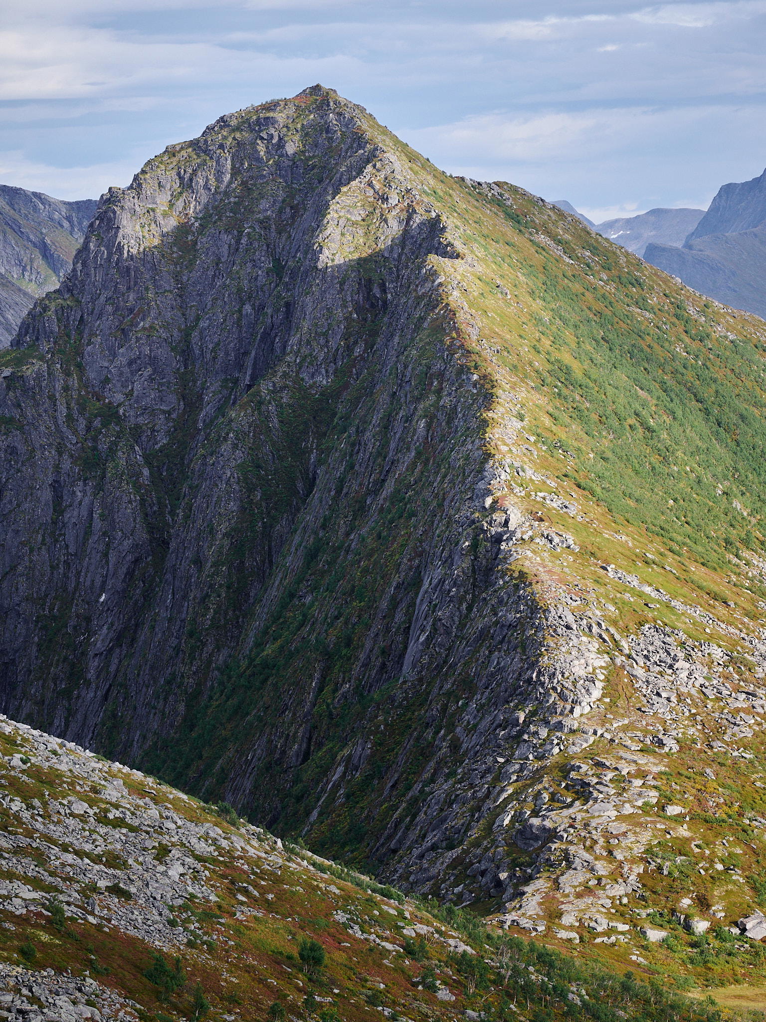 2025-09-07 15.59.38_Husfjellet_2048.jpg
