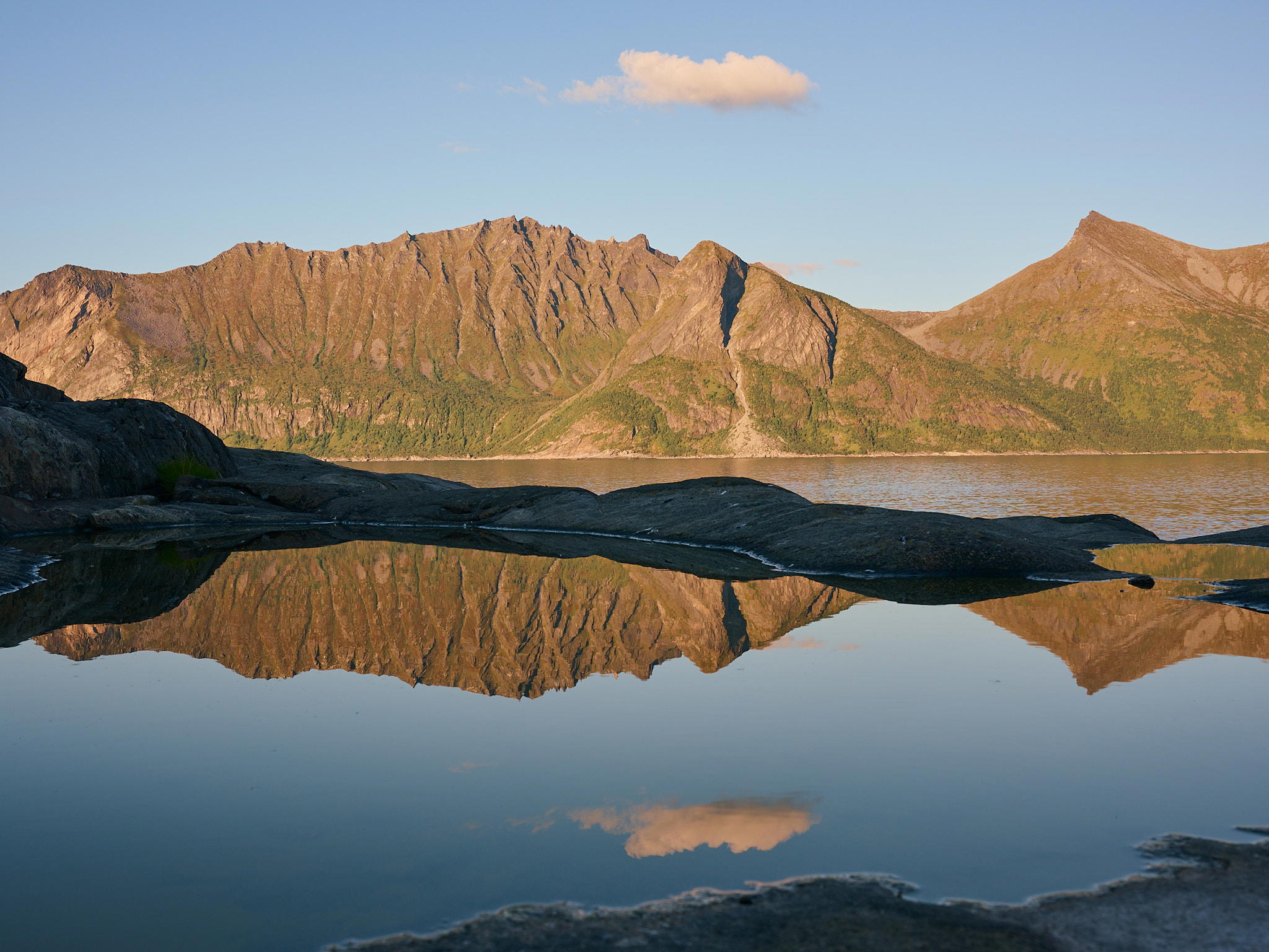 2025-09-09 17.49.26_Mefjordvaer_2048.jpg