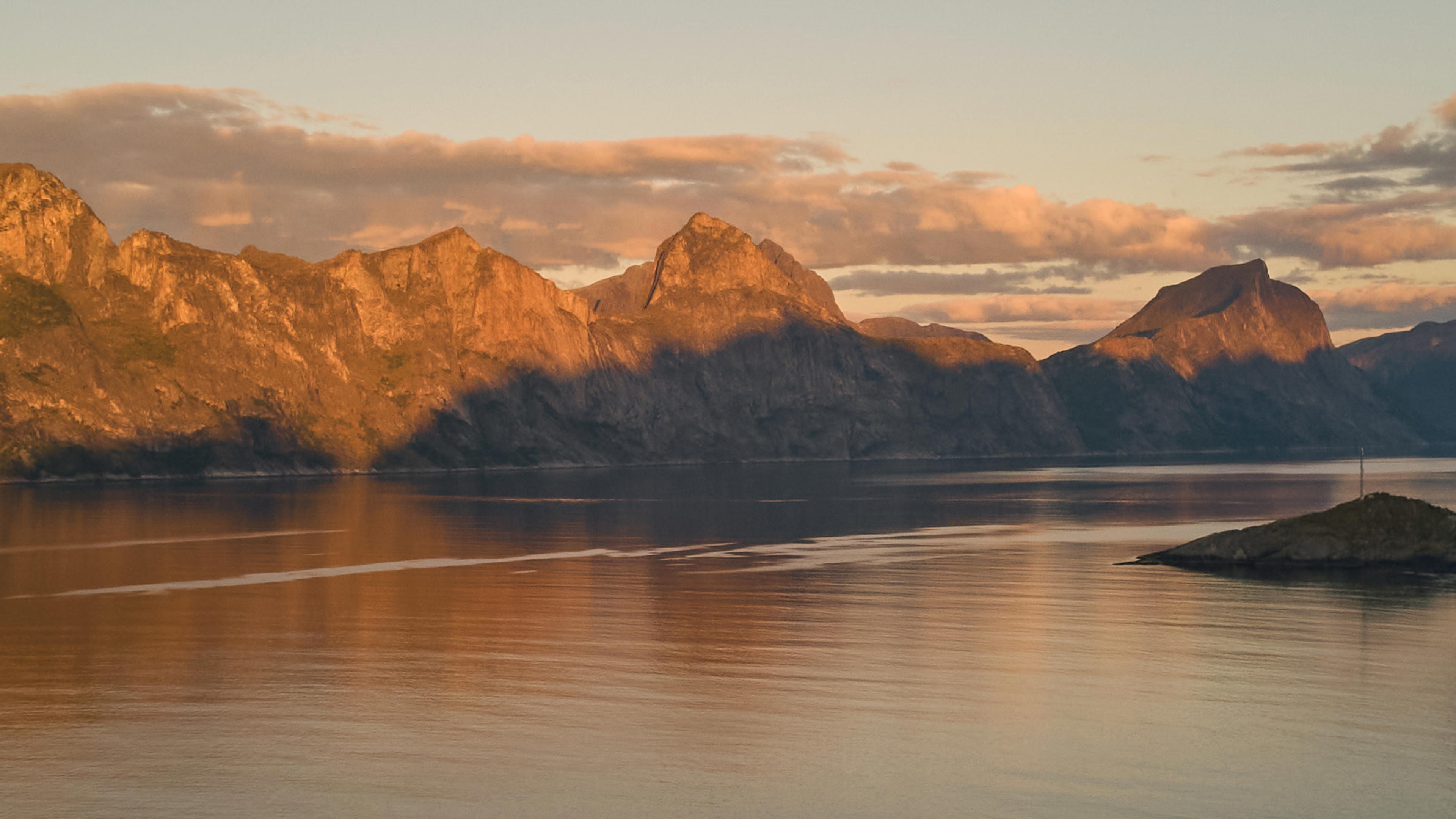 2025-09-09 19.16.29_Mefjordvaer_4096.jpg