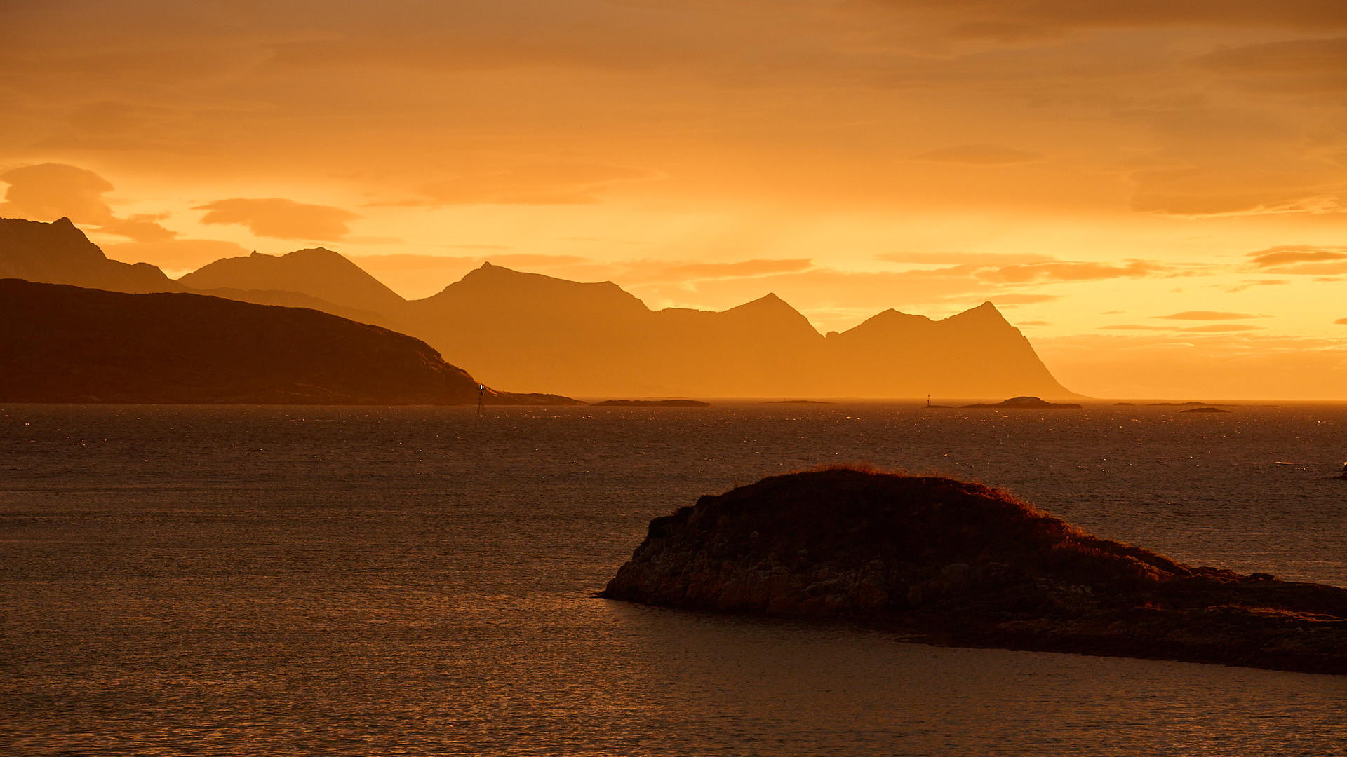 2025-09-12 19.15.06_Somaroy_2048.jpg