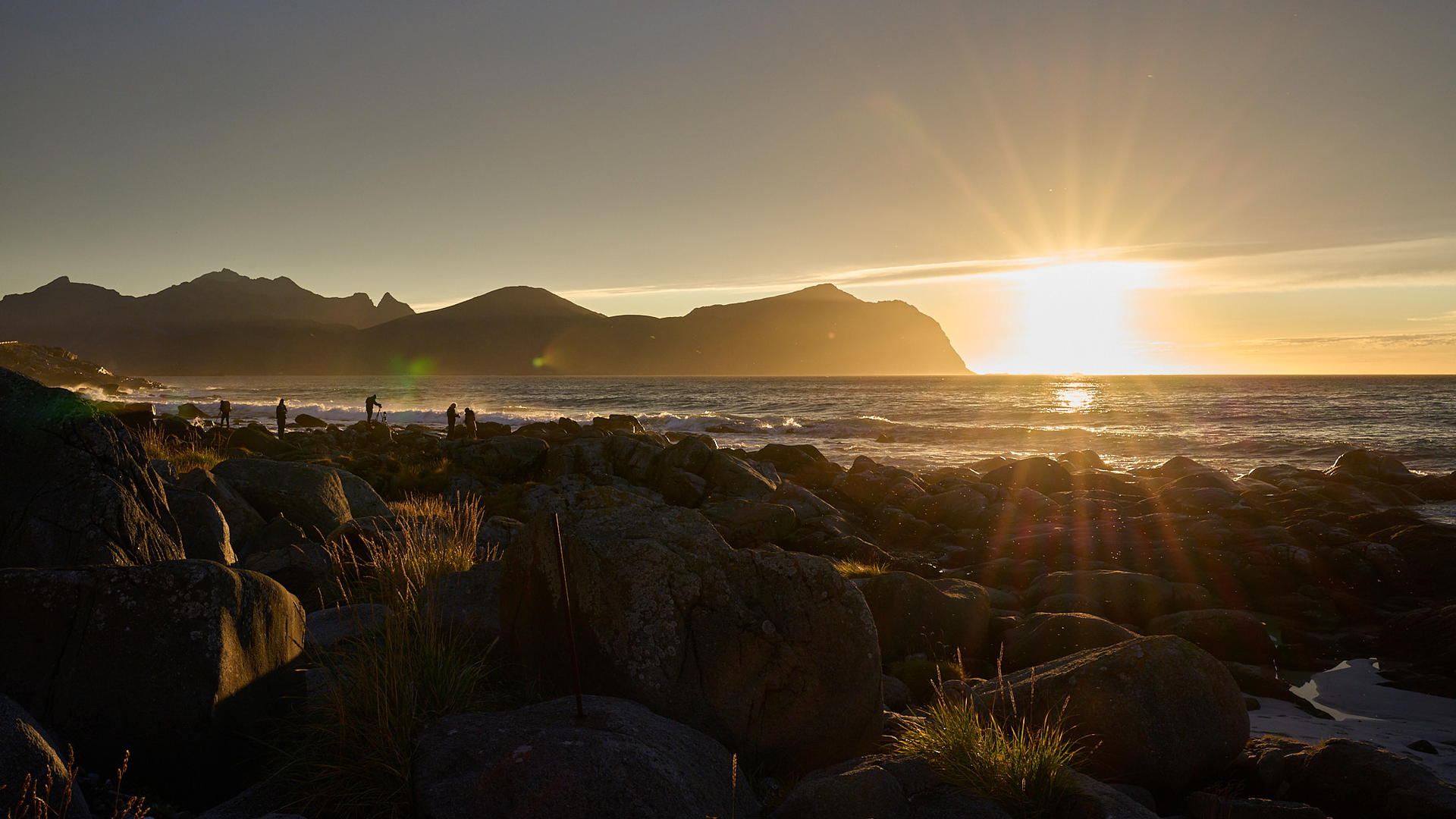 Image of Vikten beach at sunset with many photographers