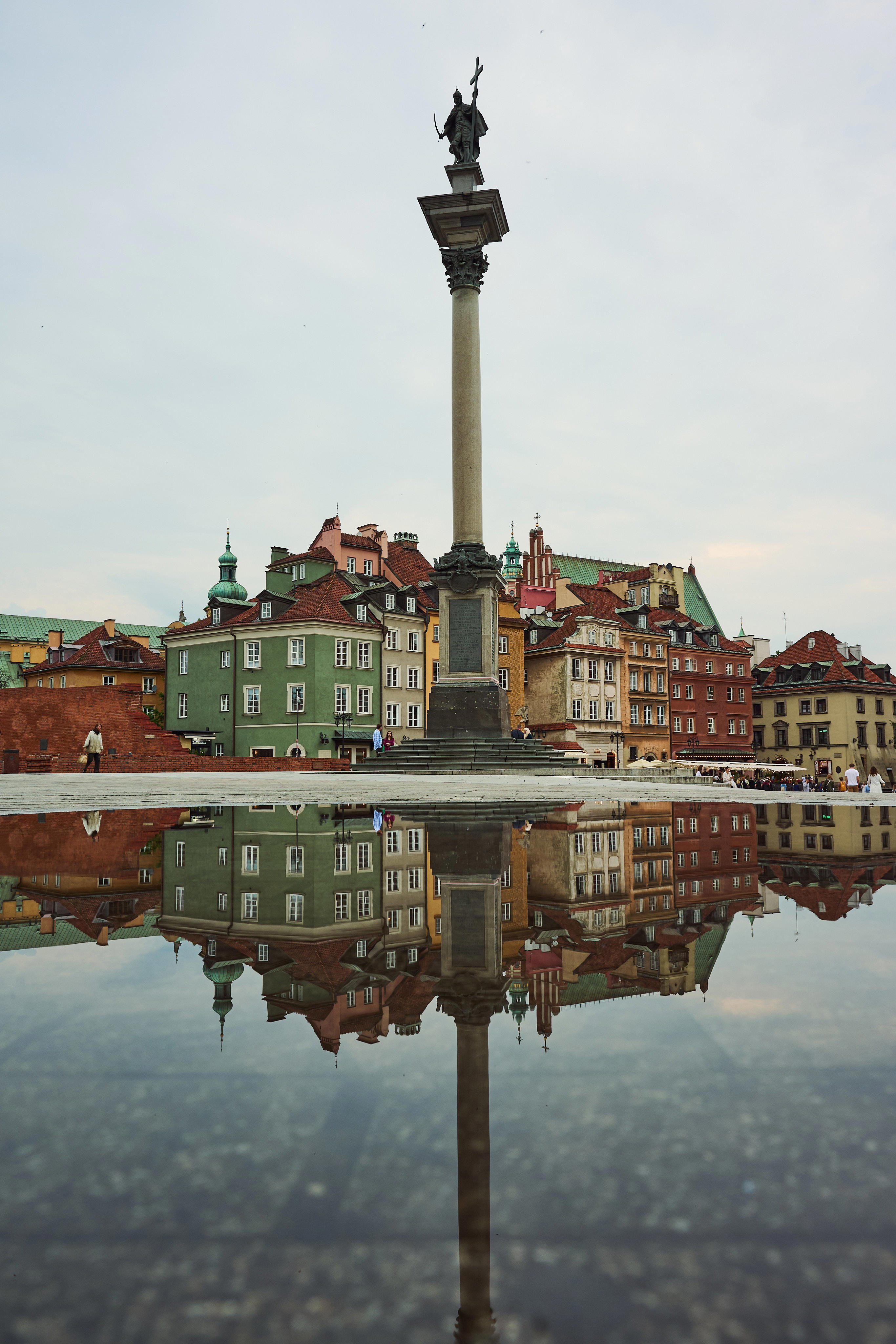 View of iconic statue in Warszawa