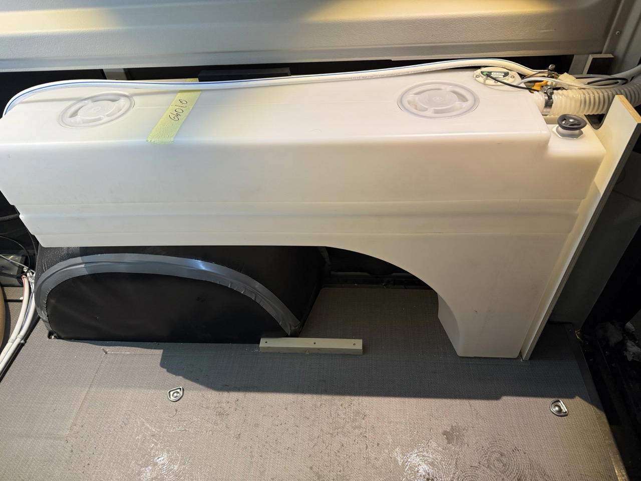 Image of the exposed water tank in the PΓΆssl Summit Prime 640