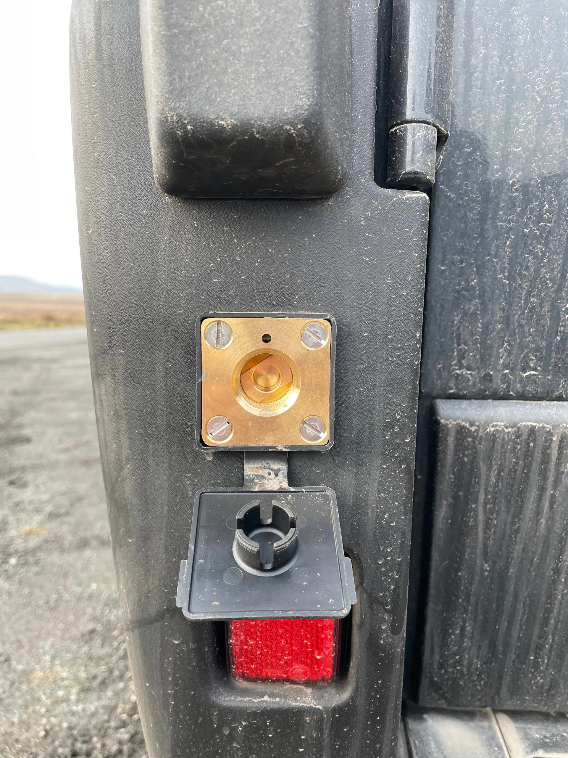 Image of the external gas nozzle connector with the cover removed