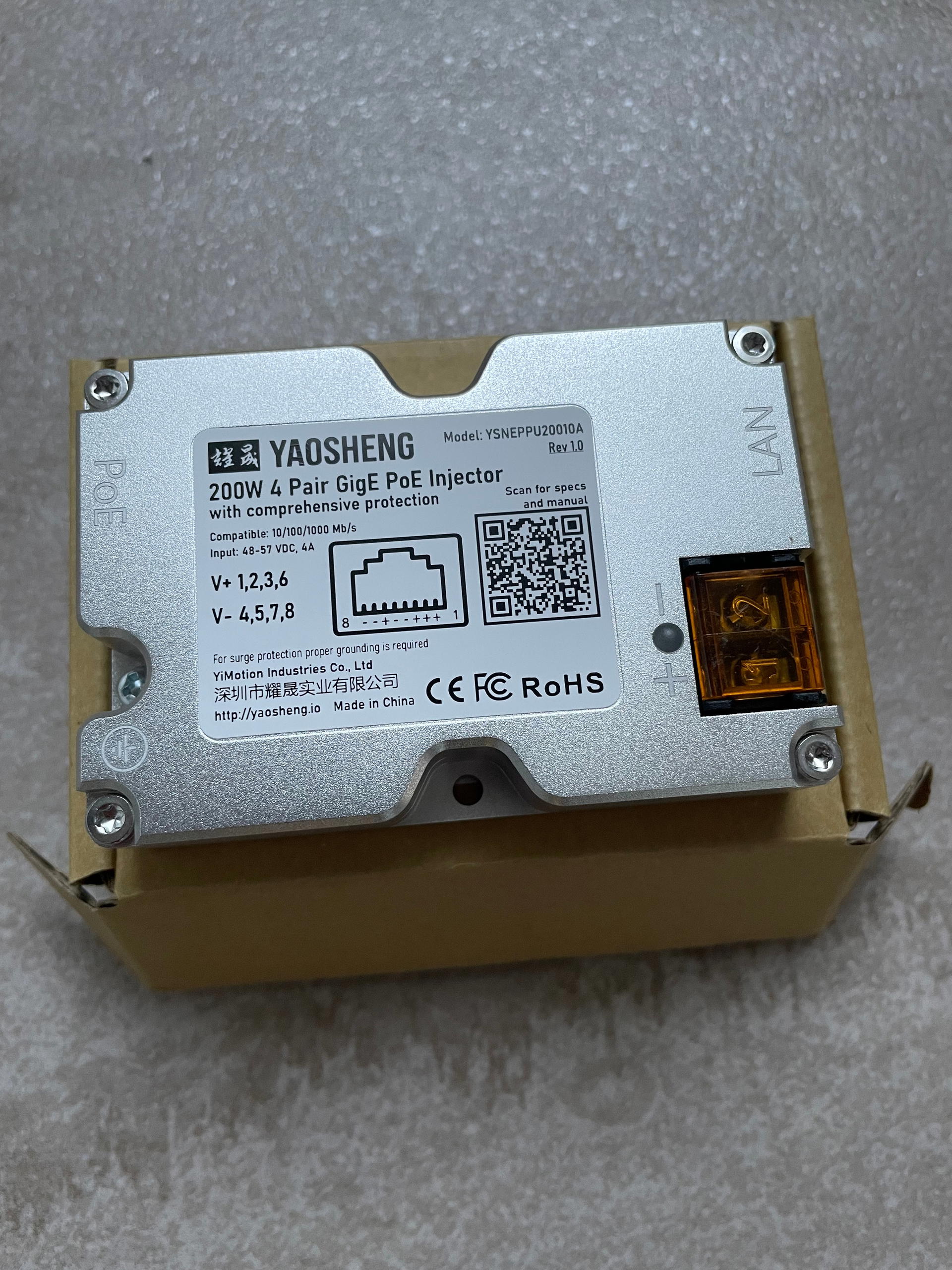 Auspacken des 200-W-POE-Injektors