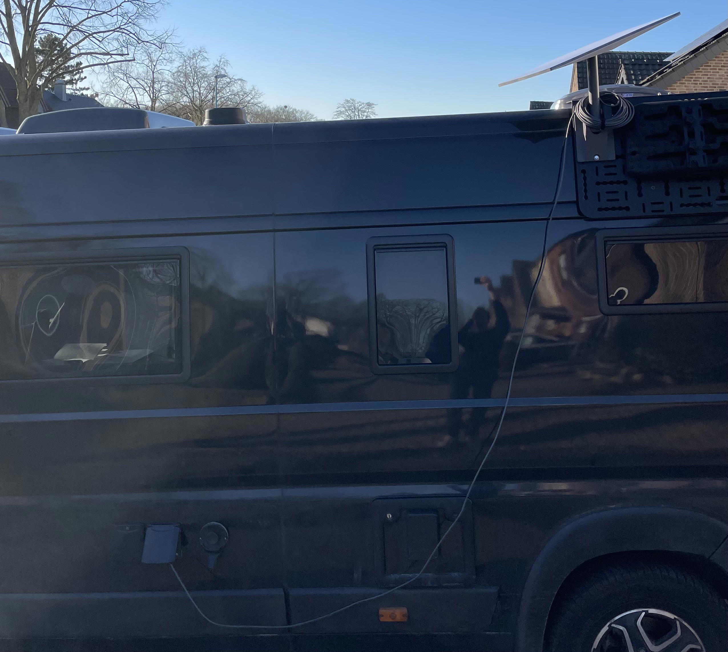 5G antenna and Starlink dish